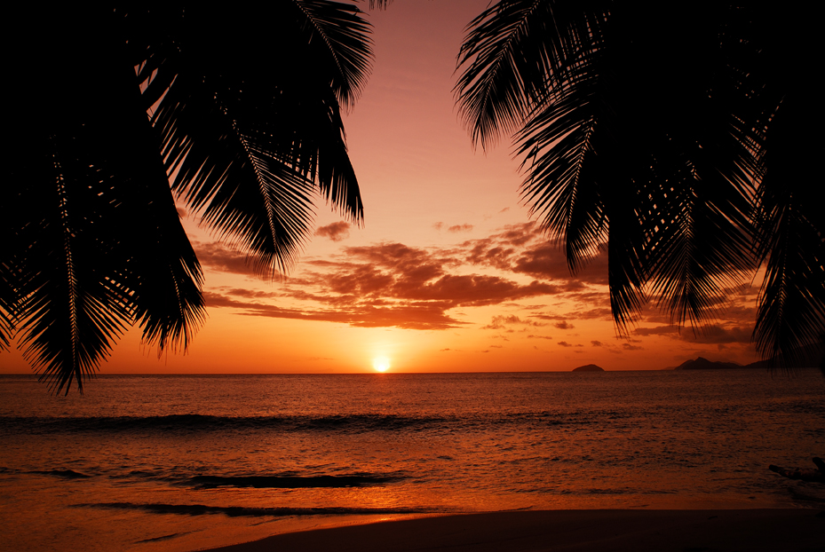 Sunset La Digue_Raymond Sahuquet