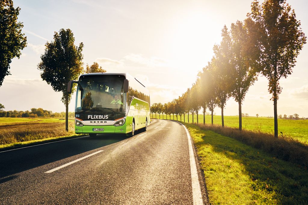 FlixBus va colabora cu Transfero pentru a 
oferi alternative de transport accesibile 
spre aeroport